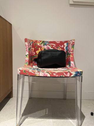 Set de viaje Hexagona negro sin estrenar de cuero