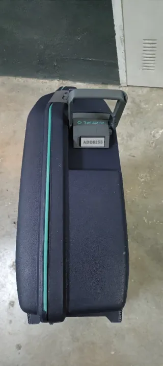 Maleta Samsonite negra con ruedas y asa extensible