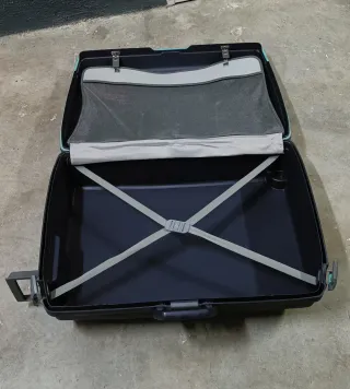 Maleta Samsonite negra con ruedas y asa extensible