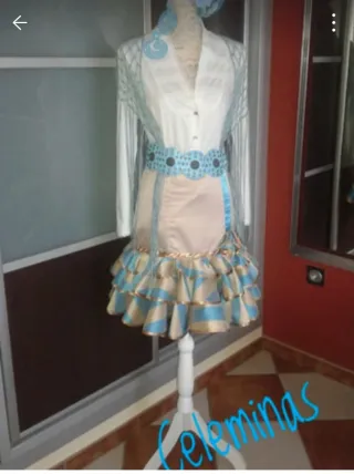 Falda flamenca corta beige y azul