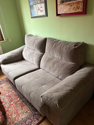 Sofá beige de tela  NEGOCIABLE NO SON LAS MEDIDAS