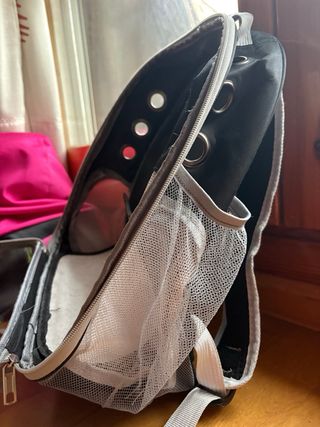 Mochila transportín para gato transparente