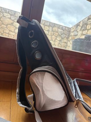Mochila transportín para gato transparente