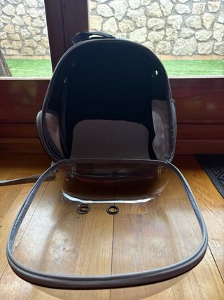 Mochila transportín para gato transparente
