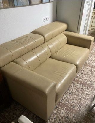 Sofá de piel beige 2 plazas
