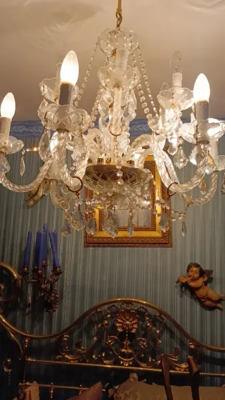 Lámpara de araña dorada antigua