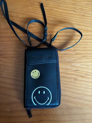Monedero móvil Desigual Smile