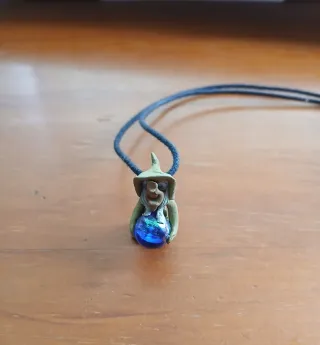 Colgante bruja con bola azul