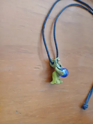 Colgante bruja con bola azul