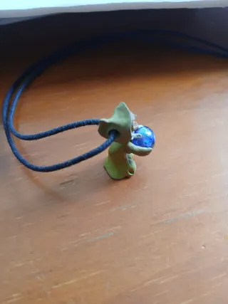 Colgante bruja con bola azul