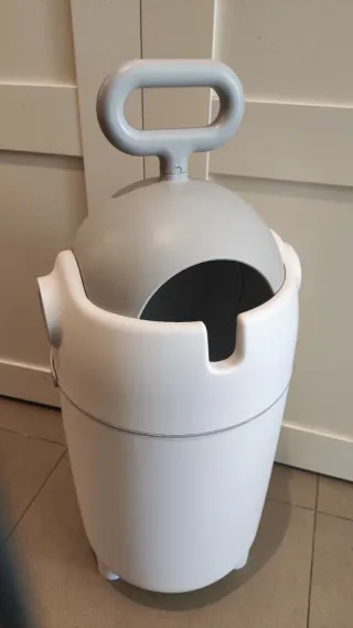 Contenedor de pañales con asa