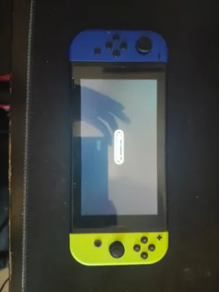 Nintendo Switch Azul y Amarillo