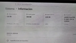 Ordenador de sobremesa negro