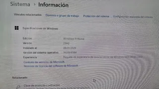 Ordenador de sobremesa negro