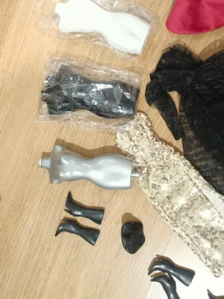 Lote Barbie: Maniquíes, Vestidos y Botas