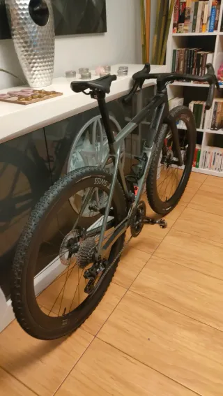 Gravel Canyon Grail cf slx 8 grx di2 electrónico