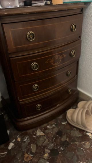 Armario de madera con mesitas y tocador