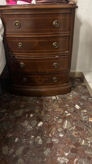 Armario de madera con mesitas y tocador