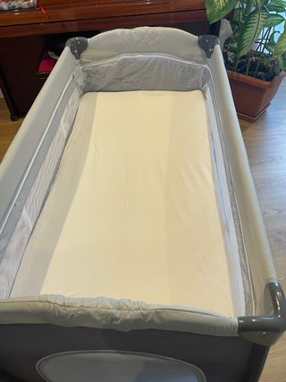 Cuna de viaje Hauck Sleep n Play. Usada dos dias.