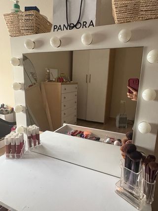 Tocador con espejo y luces LED