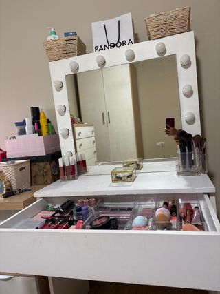 Tocador con espejo y luces LED
