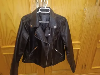 Chaqueta polipiel negra