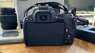 Canon EOS 250D EF-S 18-55 III Negra