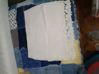 Falda blanca con detalle de encaje