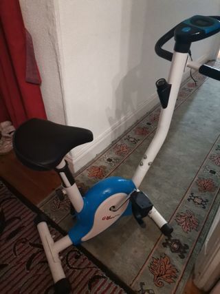 Bicicleta Estática con Pantalla Digital