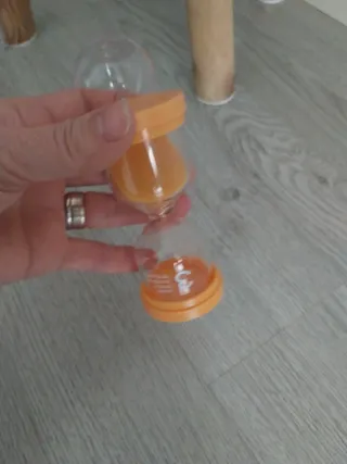 Reloj de arena rosa y naranja