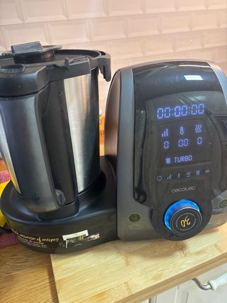 Mambo Cecotec 8590 con accesorios