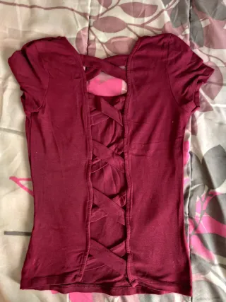 Camiseta Bershka morada cruzada espalda S