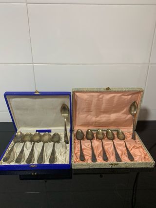 Antiguas cucharas plateadas (2 juegos)