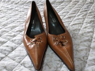 Zapatos de tacón de piel marrón Lopez Muñoz