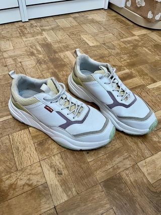 Zapatillas Levi's blancas