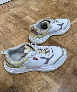 Zapatillas Levi's blancas