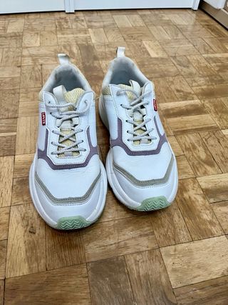 Zapatillas Levi's blancas