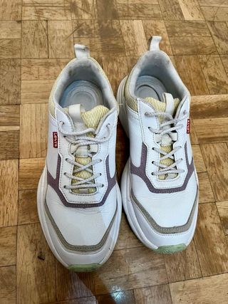 Zapatillas Levi's blancas