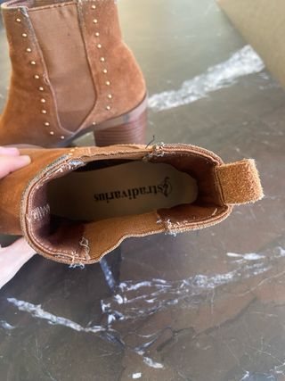 Botines serraje marrón Stradivarius