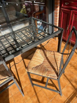 Mesa de cristal y metal negra.