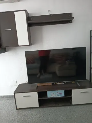 Mueble modular marrón y blanco