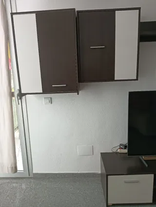 Mueble modular marrón y blanco