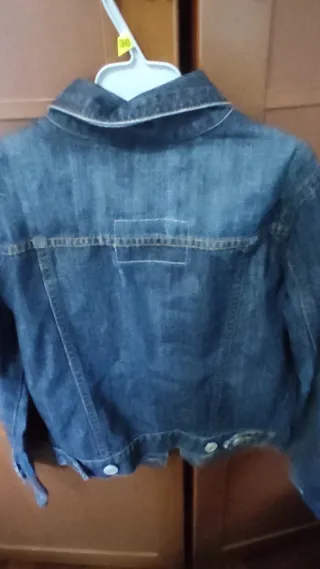 Chaqueta tejana azul.Talla 7-8