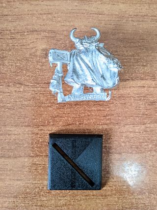 Dwarf Lord with Hammer metal Warhammer Old World