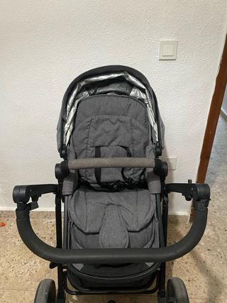 Carro de bebé gris y negro 3 en 1