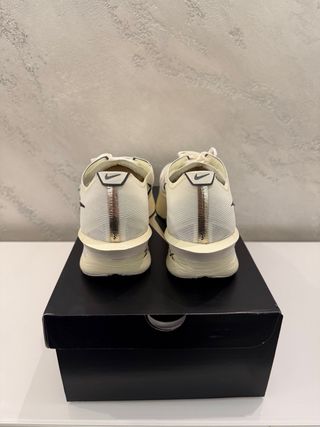 - Nike ZoomX Vaporfly Next% 44