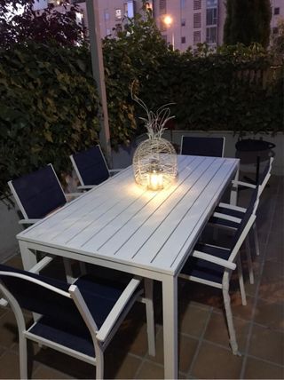 Mesa y sillas de jardín metal y plástico