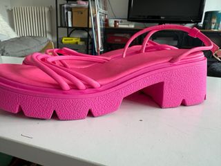 Sandalias de tacón rosa plataforma