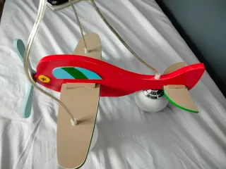 Lámpara infantil avión madera