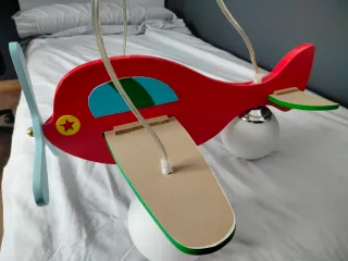 Lámpara infantil avión madera